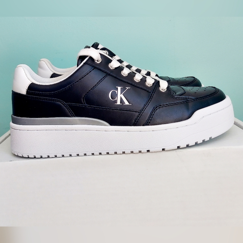 Calvin Klein Women's Calondra Black & White Platform Low Top Sneakers Y2K Chunky